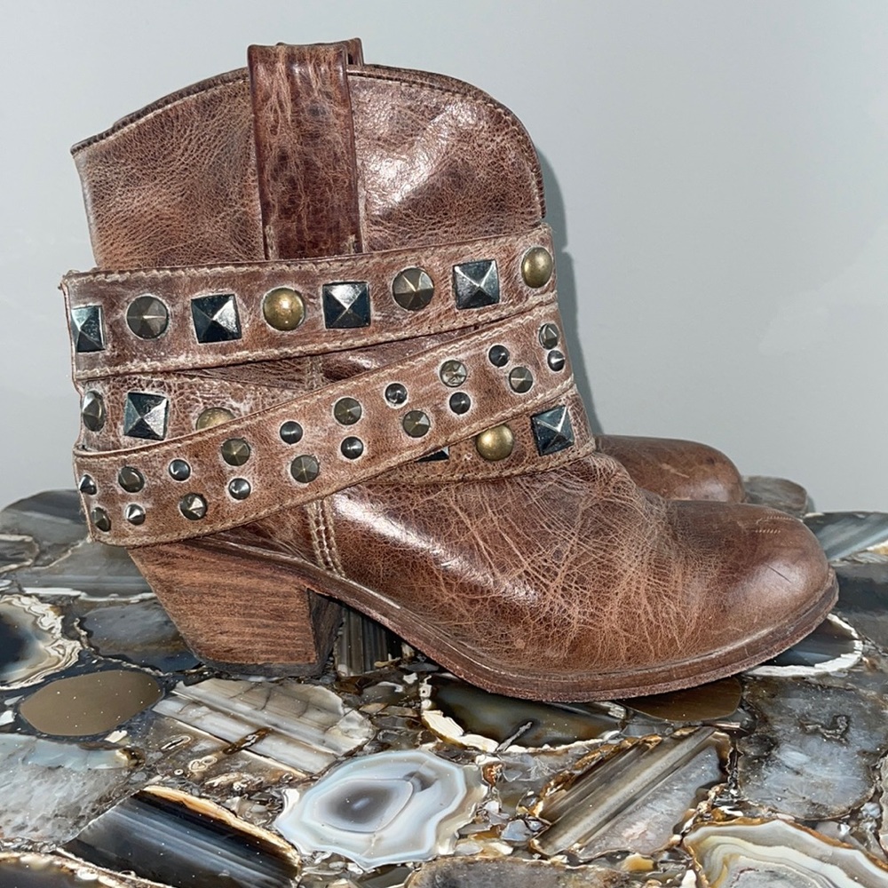 Distressed Brown Corral Short Boots